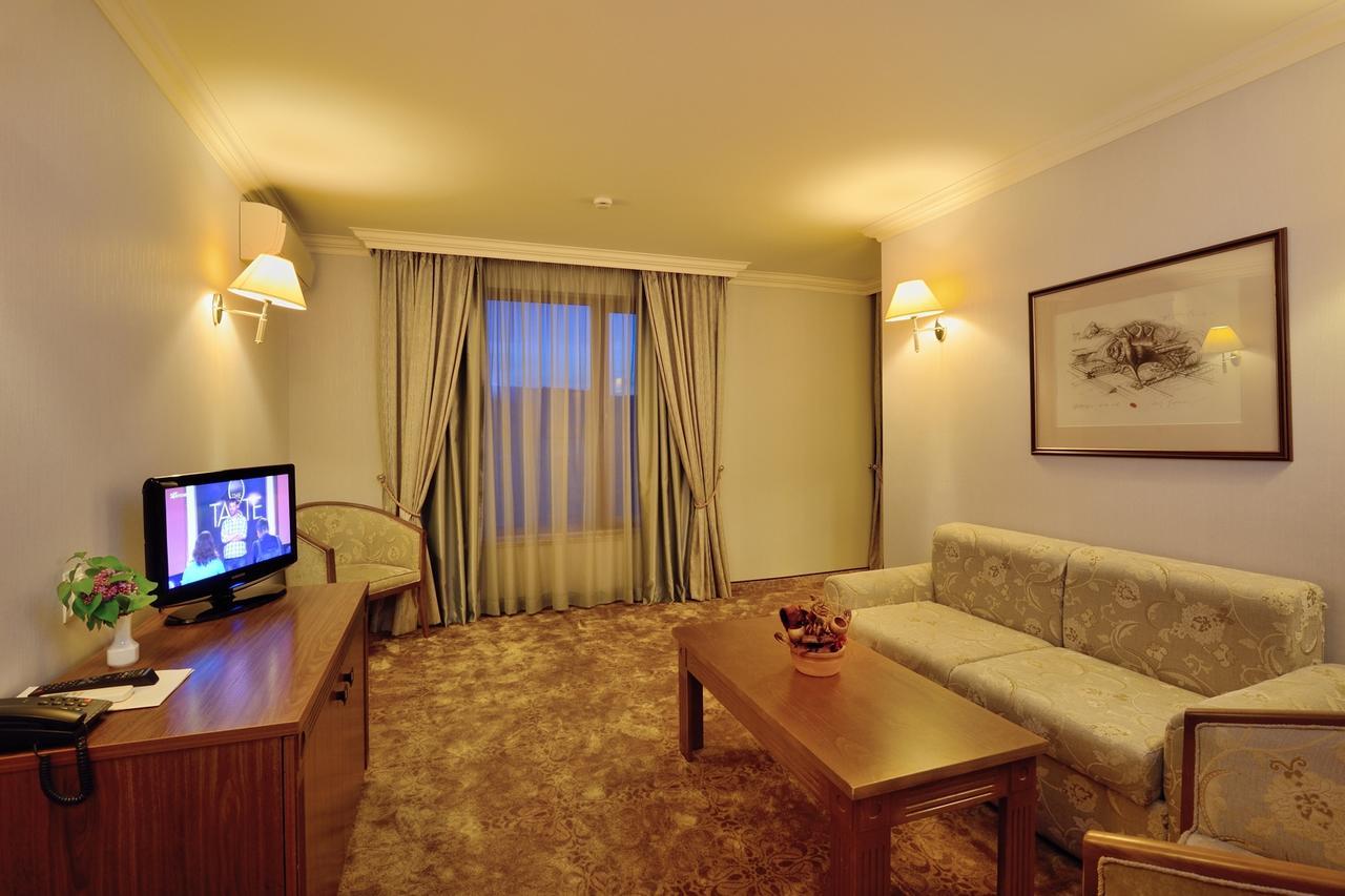 Hotel Club Central خيساريا المظهر الخارجي الصورة